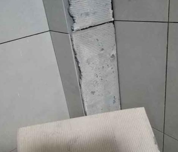 绍兴市瓷砖空鼓维修公司分享下厨房瓷砖脱落的补救措施。